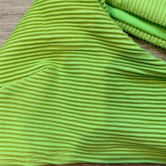 TWIIN Twisted asymmetric crop - Picture 5 of 7